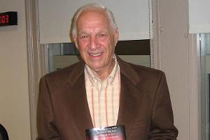 Jerry Heller stellt sein Buch "Ruthless" im Jahr 2006 vor