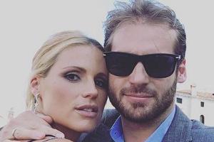 Gut zwei Jahre nach der Hochzeit ist das Paar immer noch glücklich verliebt