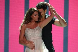 Sabia Boulahrouz und Leonard Freier tanzen zu "The Time Of My Life" aus "Dirty Dancing"