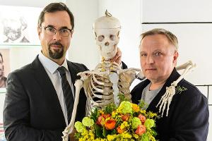 Feierstunde in der Rechtsmedizin der Uni Münster: Prof. Karl Friedrich Boerne (Jan Josef Liefers, l.) und Kommissar Frank T...