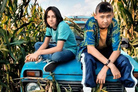 Maik Klingenberg (Tristan Göbel) und Tschick (Anand Batbileg) erleben auf der Leinwand den besten Sommer ihres Lebens