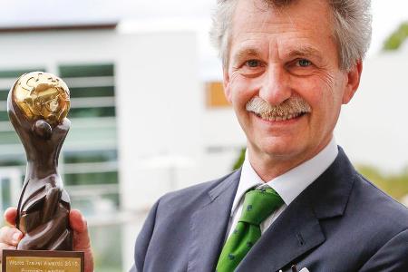 Manager Manfred Kalcher mit dem World Travel Award