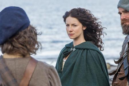 Claire mit Angus Mhor und Murtagh Fitzgibbons Fraser