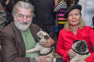 Christiane Hörbiger und Gerhard Tötschinger mit ihren Möpsen Vicco und Loriot - das Foto entstand am 9. Februar in Wien