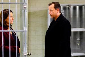 Kommissar Hanns von Meuffels (Matthias Brandt) steht auf seine Hamburger Kollegin Constanze Hermann (Barbara Auer)