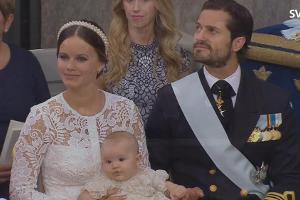 Sofia und Carl Philip von Schweden verfolgten stolz die Taufzeremonie für ihren Sohn Alexander