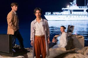 "Der Kroatien-Krimi: Der Teufel von Split": Emil Perica (Lenn Kudrjawizki) und Branka Maric (Neda Rahmanian, M.) neben der L...
