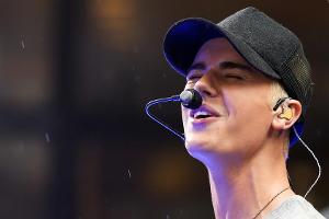 Auf der Bühne überzeugt Justin Bieber immer, egal ob hier für einen Auftritt im US-Fernsehen, oder im Live-Konzert in Berlin