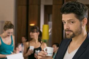 "Alles was zählt": Vincent beobachtet weiterhin mit Interesse Michelle. Wer ist er und was hat er vor?