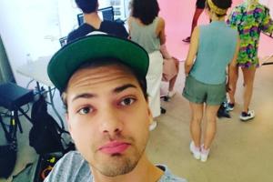 Jimi Blue Ochsenknecht überrascht seine kleine Schwester am Set