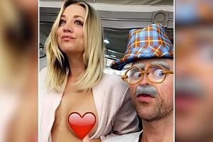 Kaley Cuocos Brust wird von einem großen Herz überdeckt
