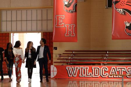 Lucas Grabeel (v.l.n.r.), Monique Coleman, Vanessa Hudgens, Ashley Tisdale und Corbin Bleu machen eine Reise in die Vergange...