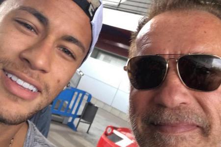 Zwei Legenden: Fußballer Neymar (l.) und Schauspieler Arnold Schwarzenegger