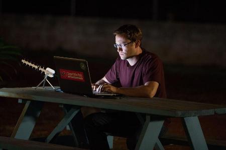 Ist Edward Snowden (Joseph Gordon-Levitt) ein Held oder ein Verräter?