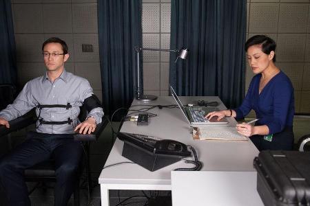 Edward Snowden (Joseph Gordon-Levitt) beim Einstellungsgespräch der CIA
