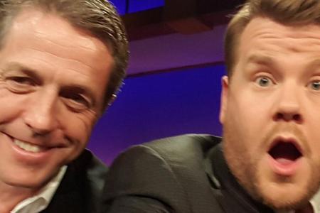 Das obligatorische Selfie mit den Gästen: Moderator James Corden und Hugh Grant
