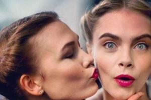 Karlie Kloss (l.) und Cara Delevingne (r.) verbindet eine langjährige Freundschaft