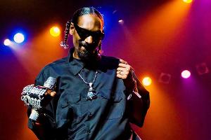 Snoop Dogg gibt auf der Bühne alles