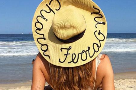 Dank Pailletten-Stickerei ist klar, wer sich unter dem XXL-Hut versteckt: Bloger-Ikone Chiara Ferragni