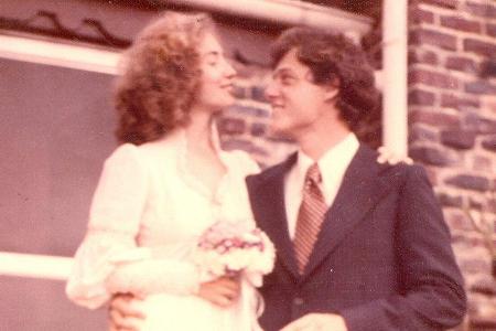 Als die 70er noch ein junges Jahrzehnt waren: Hillary und Bill Clinton am Tag ihrer Hochzeit
