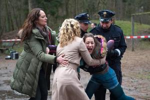"Unter anderen Umständen: Das verschwundene Kind": Jana Winter (Natalia Wörner, l.) versucht die Mutter (Marie Leuenberger, ...