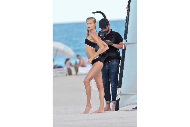 ...ließ sich die Laufstegschönheit für eine Kampagne einer Kosmetikmarke ablichten. Selbst deutsche Promis wie...