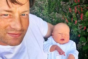 Jamie Oliver mit seinem neugeborenen Sohn