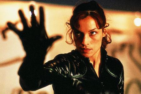 In der alten Reihe wurde diese Ehre der niederländischen Darstellerin Famke Janssen zuteil. Phoenix gilt als einer der mächt...