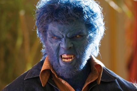 In den neuen Filmen, die zeitlich vor den anderen Teilen spielen, wird er von Nicholas Hoult verkörpert.