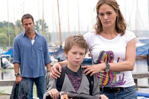 "Man liebt sich immer zweimal": Katja (Sonsee Neu) weiß nicht, wie sie ihrem Sohn Lasse (Lukas Schust) die Wahrheit über sei...