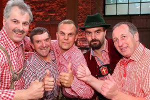 Diese Bauern kämpfen um die Goldmedaille: Bruno, Josef, Gunther, Leonhard und Heinrich (v.l.).