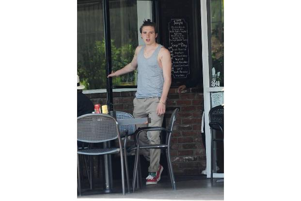 ...wurden die Teenies dann auch direkt erneut von der Paparazzi erspäht - und zwar im Bel Air Deli-Restaurant in Kalifornien...