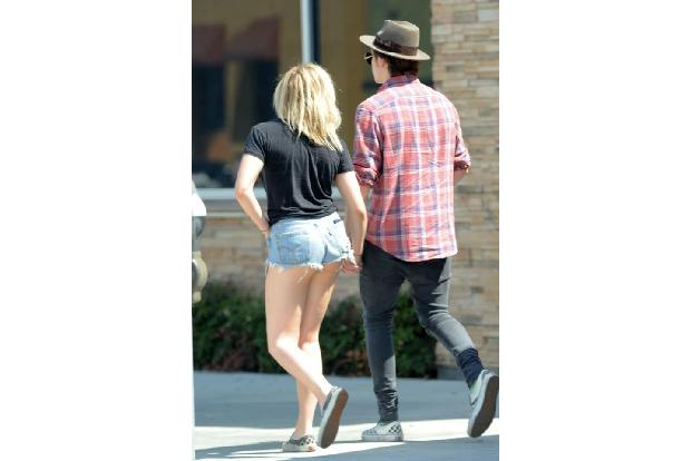 ...schwer verliebt! Tja, die erste große Liebe ist immer etwas Besonderes - und dank des Promi-Status' von Chloë Grace Moret...