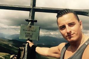 Mit diesem Gipfelfoto verabschiedet sich Andreas Gabalier von seiner Oma