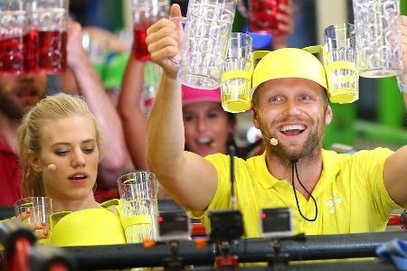 Hier hat Marissa Marolt (neben Julius Brink) ihren Krughut bereits abgenommen