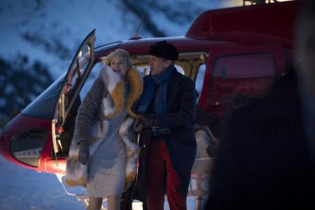 Mit seiner Freundin Jed (Elizabeth Debicki) will Waffenhändler Richard Roper (Hugh Laurie) ein paar Tage in einem exklusiven...