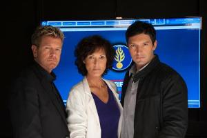 Können sich Bernier (Xavier Deluc, l.) und Angeli (Chrystelle Labaude) mit dem "Neuen" Auriol (Franck Sémonin) anfreunden?