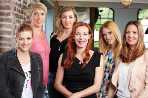 Die "6 Mütter": Nina Bott (v.l.), Christina Obergföll, Anni Friesinger, Ute Lemper, Wilma Elles und Dana Schweiger