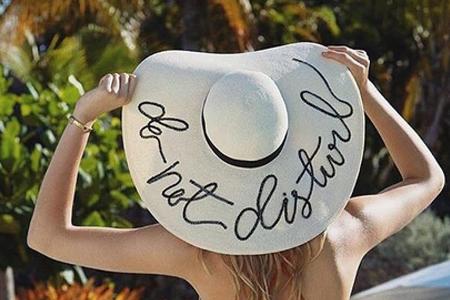 Einfach mal seine Ruhe haben - dank des Strohhuts mit 