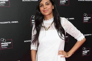 Das Kleid von Collien Ulmen-Fernandes lässt Hippie-Stimmung aufkommen