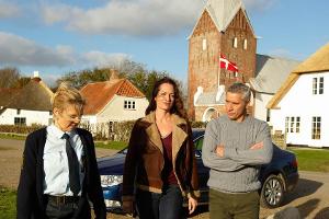 Unter anderen Umständen: Mord im Watt: Anni Lindberg (Helene Egelund, l.), Jana Winter (Natalia Wörner) und Matthias Hamm (R...