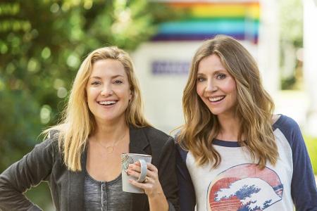 Davon ist auch Jesses Schwester Gabi (Sarah Chalke, r.) betroffen. Sie lebt zusammen mit Max (Cameron Esposito) - doch Max i...