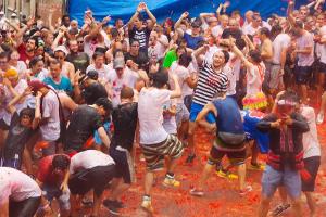 Die Teilnehmer an der "La Tomatina" haben immer viel Spaß