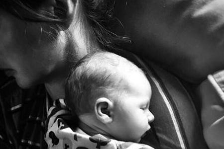 So müde: Jamie Olivers Frau und ihr neugeborener Sohn