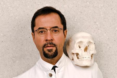 Jan Josef Liefers in seiner Erfolgsrolle als Pathologe Professor Dr. Karl-Friedrich Boerne