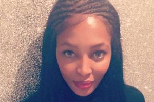 Typisch 90er: Supermodel Naomi Campbell mit Rastazöpfen