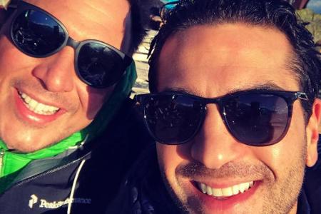 Elyas M'Barek gönnt sich mit einem Kumpel eine Auszeit beim Skifahren