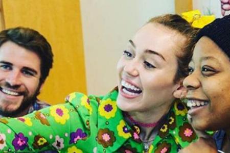 Miley Cyrus und Liam Hemsworth überraschen Fans