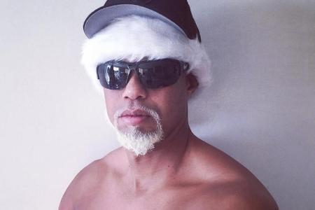 Tiger Woods gibt einen sexy Weihnachtsmann ab