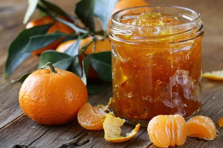 Selbst eingekochte Orangenmarmelade schmeckt viel besser als gekaufte